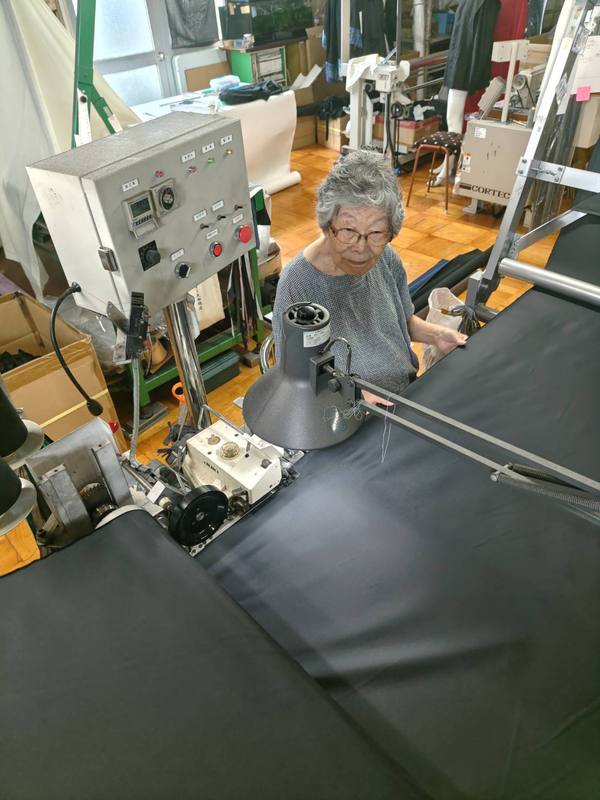 現役の職人と繊維加工の現場