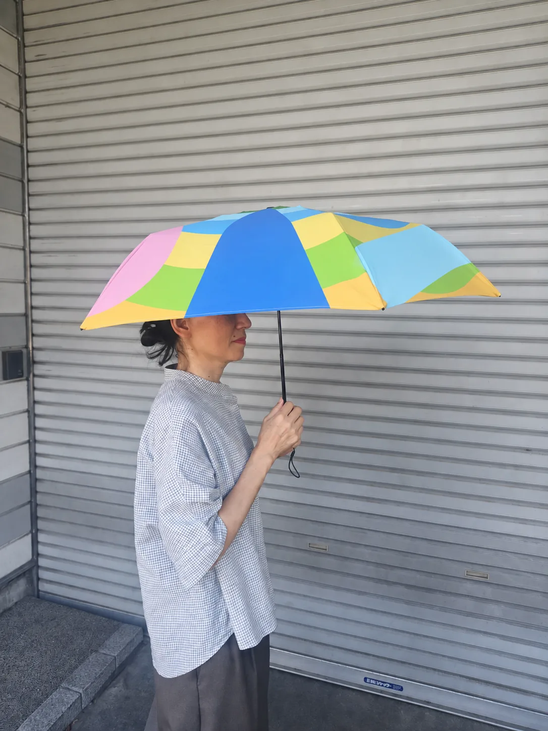 折りたたみ傘の使用イメージ