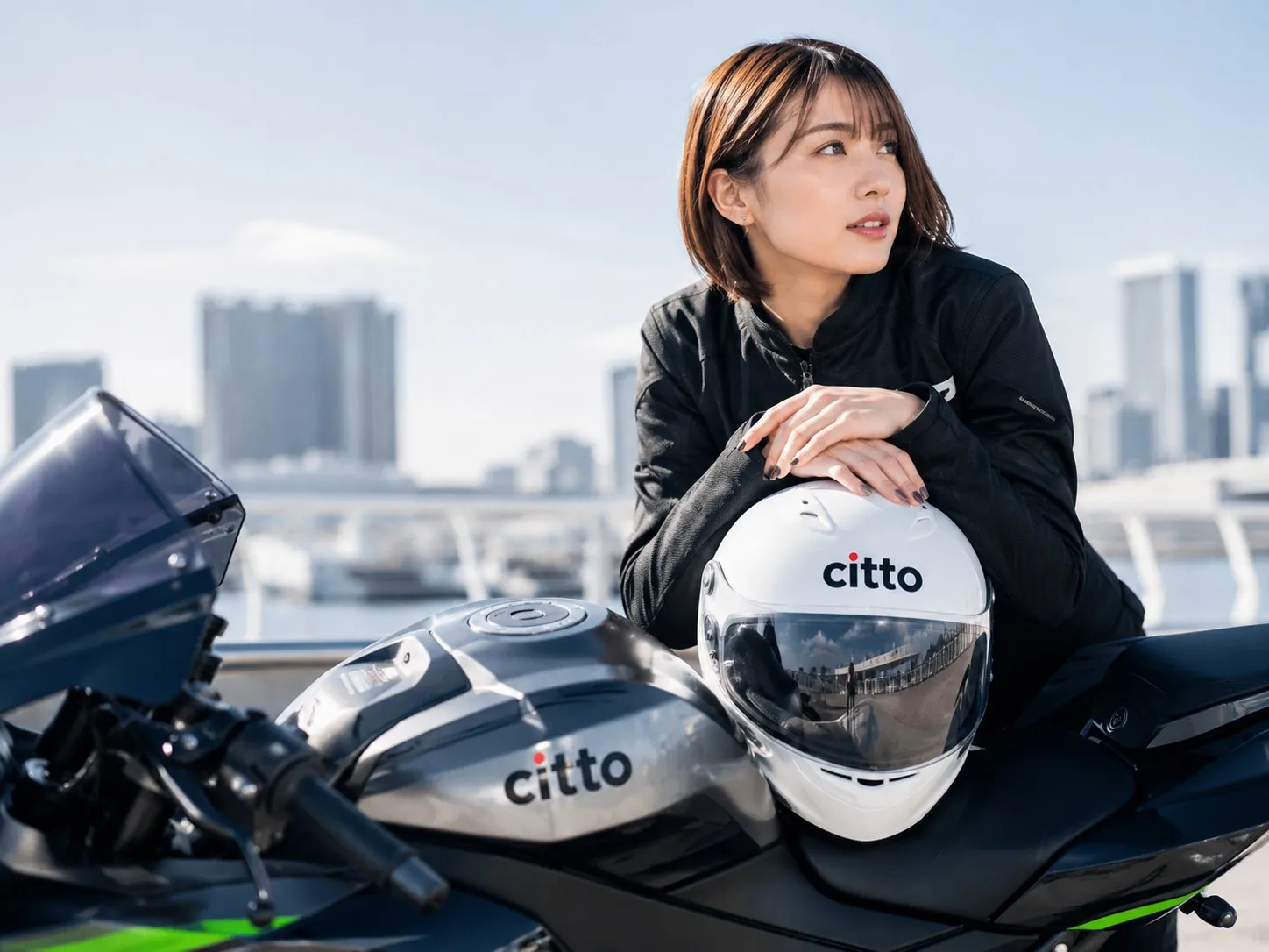 ヘルメットに貼るオリジナルステッカーのイメージ