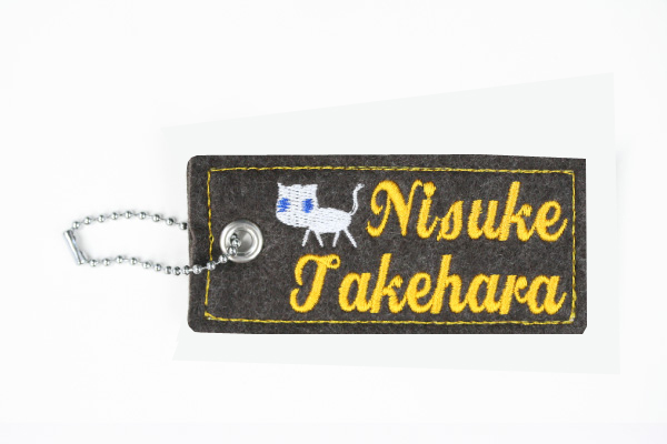 黒地金文字の刺繍ネームタグ製作例