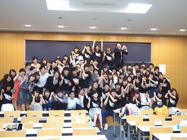 企業イベント・学校行事向けオリジナルTシャツの集合写真